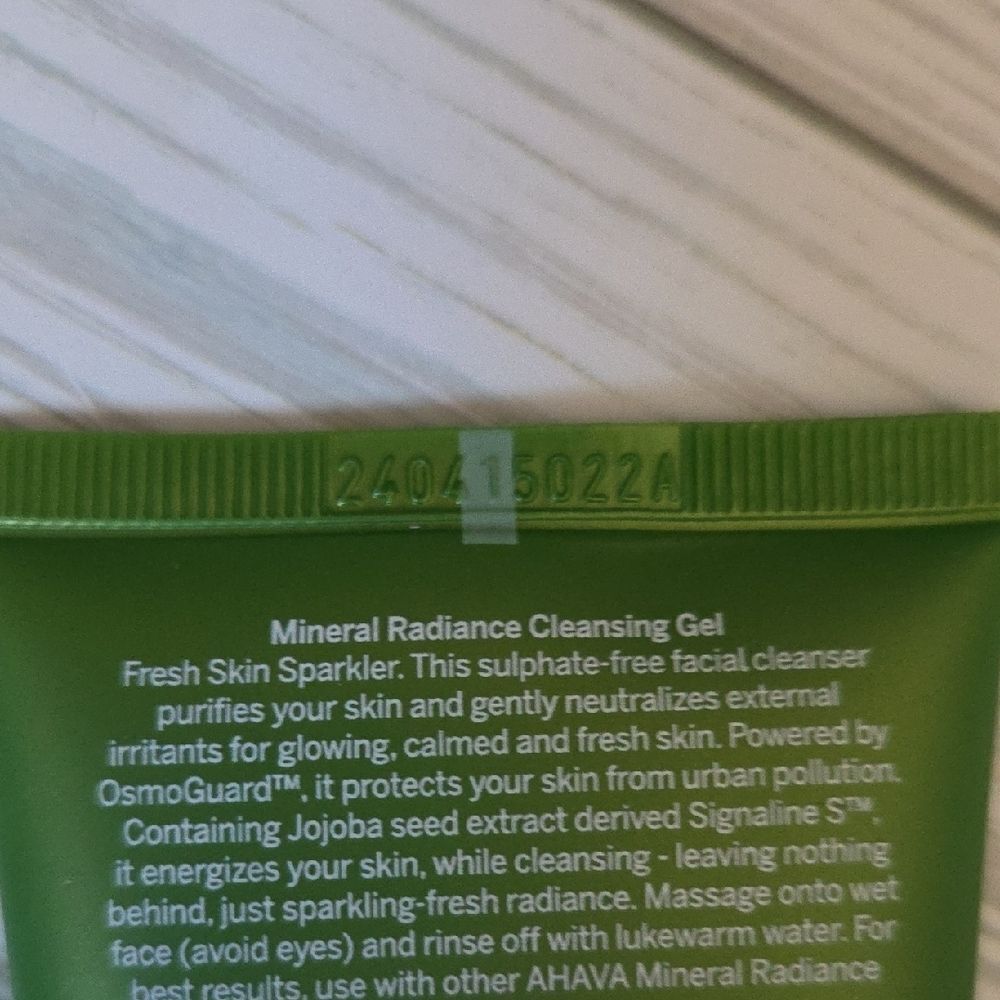 AHAVA Mineral Radiance Gel in Green with Silver Cap - Picture 4 of 5